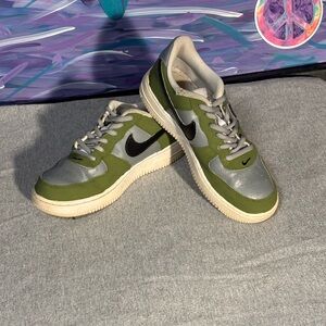 Nike Air Force 1 Kids Sneakers in Green and Gray 3Y